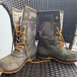 UGG Snow Boots kids Size 3 Waterproof Leather